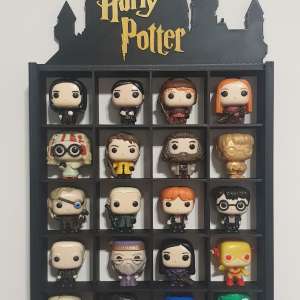 🧙‍♂️ Półka kolekcjonerska z logiem Harry Potter na 20 figurek Funko Pop Mini z Kinder Joy + osłona z plexi