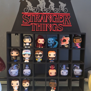 Półka kolekcjonerska STRANGER THINGS na figurki Kinder Joy Druk 3D