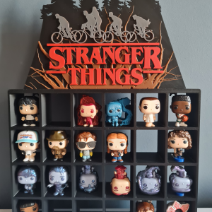 Półka kolekcjonerska STRANGER THINGS na figurki Kinder Joy Druk 3D Kolorowe Logo